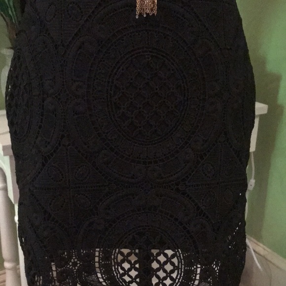 Black lace mini - Picture 3 of 5